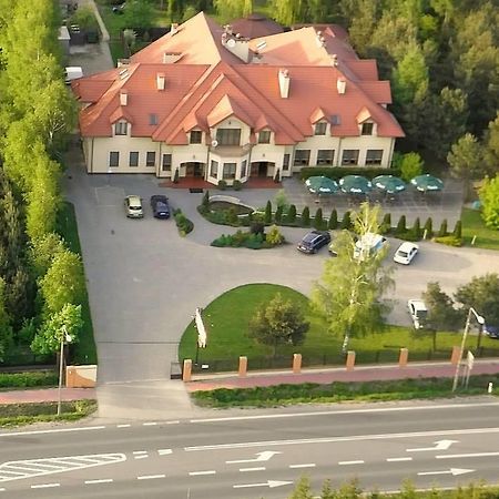Hotel Maxima Wolanow Экстерьер фото