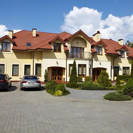Hotel Maxima Wolanow Экстерьер фото