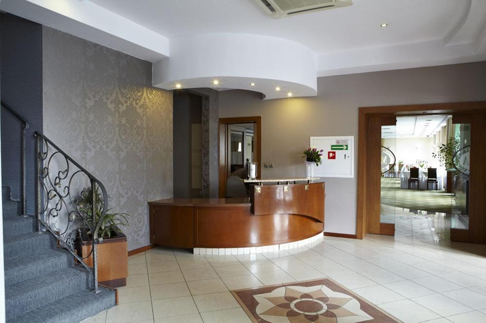 Hotel Maxima Wolanow Экстерьер фото