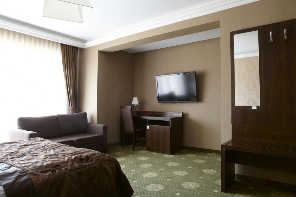 Hotel Maxima Wolanow Экстерьер фото