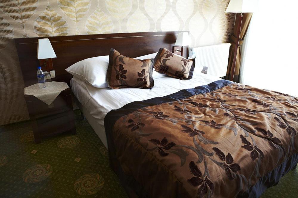 Hotel Maxima Wolanow Экстерьер фото