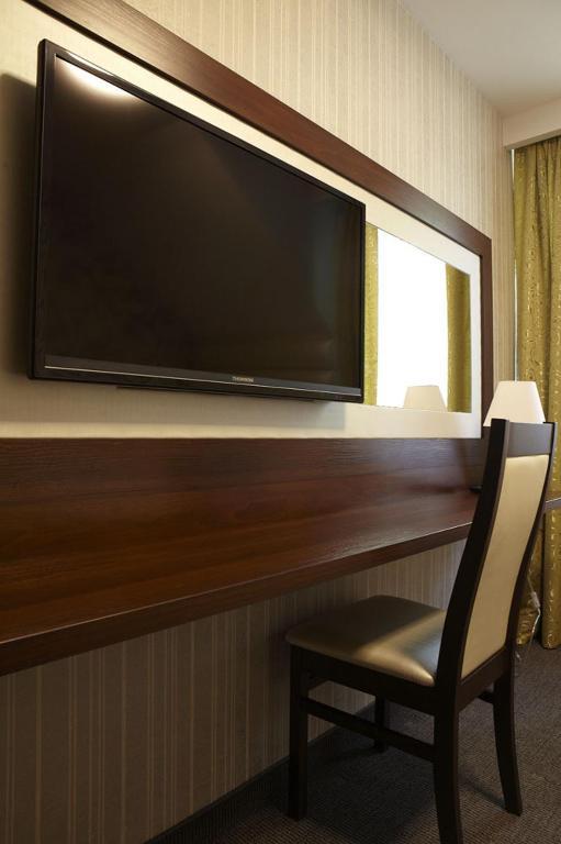 Hotel Maxima Wolanow Экстерьер фото